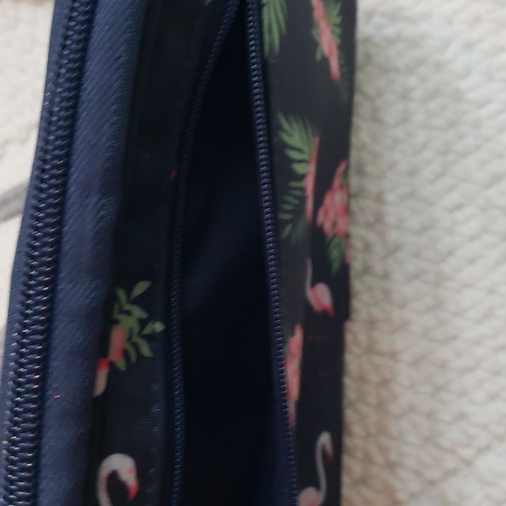 RFID PASSPORT/WALLET/WRISTLET/SHOULDER STRAP BLUE PINK FLAMINGO MOTIF - Picture 11 of 12